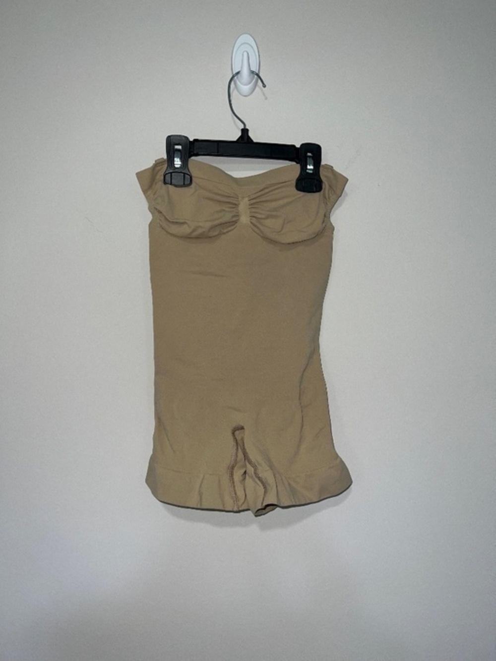 SKIMS SEAMLESS SCULPT STRAPLESS SHORTIE BODYSUIT CLAY MEDIUM